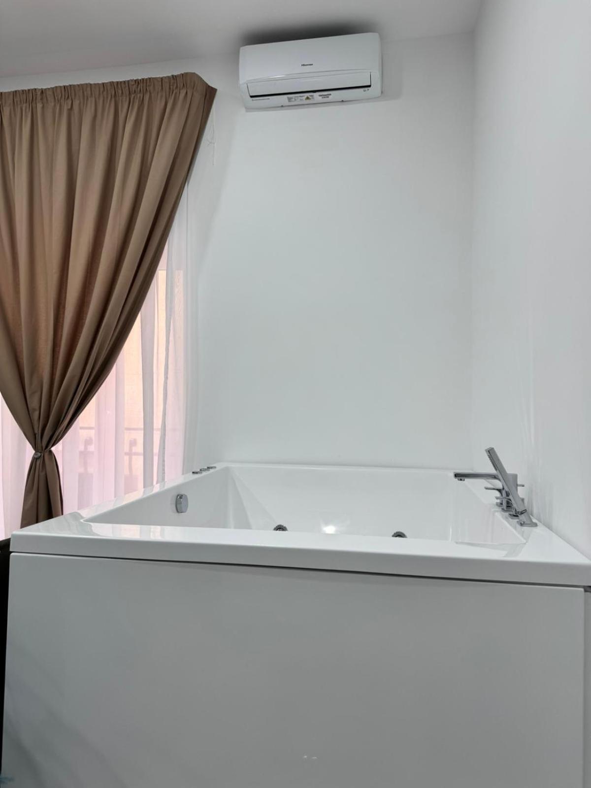 King Room with Spa Bath,1621703100:JPEG